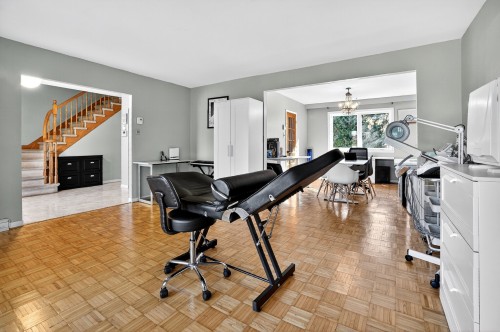 Salon - 19470 Boul. Elkas, Kirkland, QC - Indoor