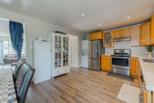 644 Nova St, Nanaimo, BC - Indoor Photo Showing Kitchen With Stainless Steel Kitchen With Double Sink