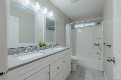644 Nova St, Nanaimo, BC - Indoor Photo Showing Bathroom