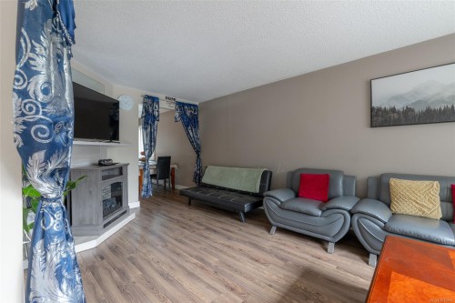 644 Nova St, Nanaimo, BC - Indoor Photo Showing Living Room