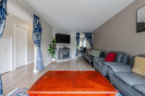 644 Nova St, Nanaimo, BC - Indoor Photo Showing Living Room With Fireplace