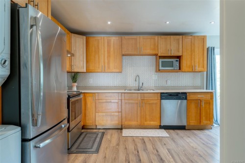 644 Nova St, Nanaimo, BC - Indoor Photo Showing Kitchen With Stainless Steel Kitchen