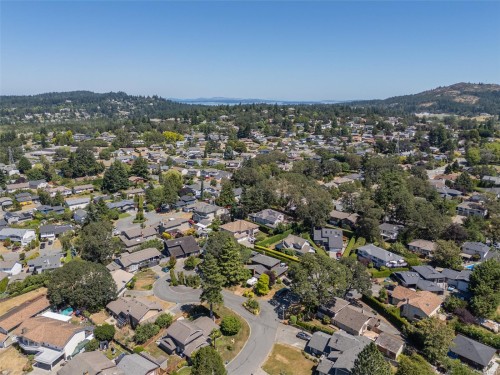 4202 Quadra St, Saanich, BC 