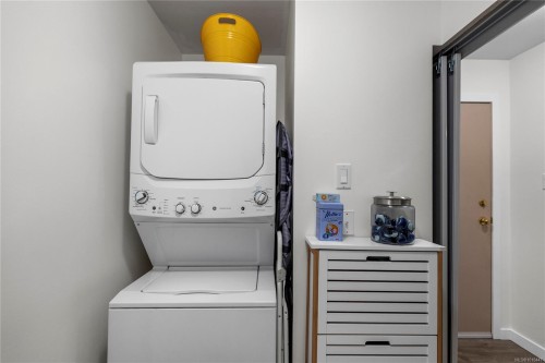 204-4971 Songbird Pl, Nanaimo, BC - Indoor Photo Showing Laundry Room