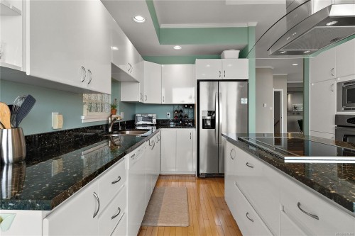 7-4771 Cordova Bay Rd, Saanich, BC 