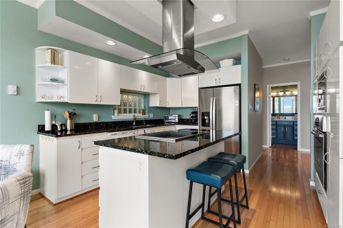 7-4771 Cordova Bay Rd, Saanich, BC 