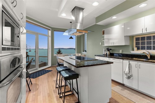 7-4771 Cordova Bay Rd, Saanich, BC 