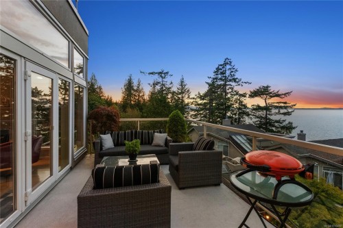 7-4771 Cordova Bay Rd, Saanich, BC 