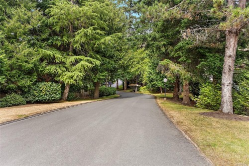 7-4771 Cordova Bay Rd, Saanich, BC 