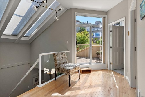 7-4771 Cordova Bay Rd, Saanich, BC 