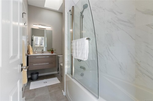 7-4771 Cordova Bay Rd, Saanich, BC 