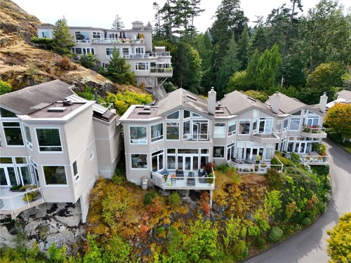 7-4771 Cordova Bay Rd, Saanich, BC 