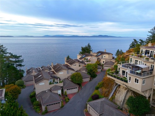 7-4771 Cordova Bay Rd, Saanich, BC 