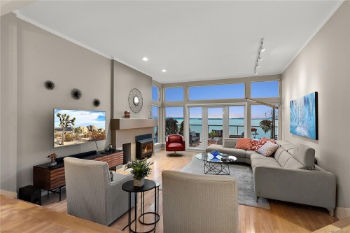 7-4771 Cordova Bay Rd, Saanich, BC 