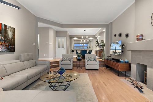 7-4771 Cordova Bay Rd, Saanich, BC 