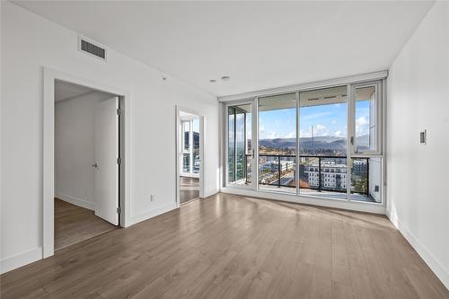 1107-1232 Ellis Street, Kelowna, BC - Indoor Photo Showing Other Room