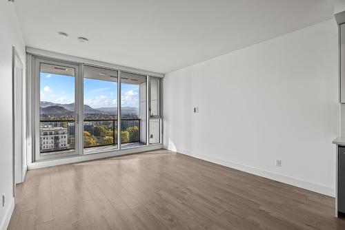 1107-1232 Ellis Street, Kelowna, BC - Indoor With Fireplace