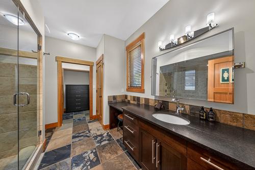 2557 Ledgerock Ridge, Invermere, BC - Indoor Photo Showing Bathroom