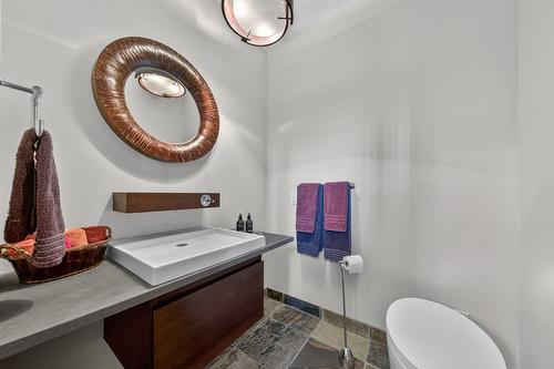 2557 Ledgerock Ridge, Invermere, BC - Indoor Photo Showing Bathroom