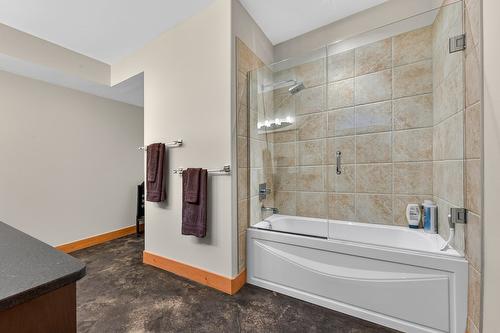 2557 Ledgerock Ridge, Invermere, BC - Indoor Photo Showing Bathroom