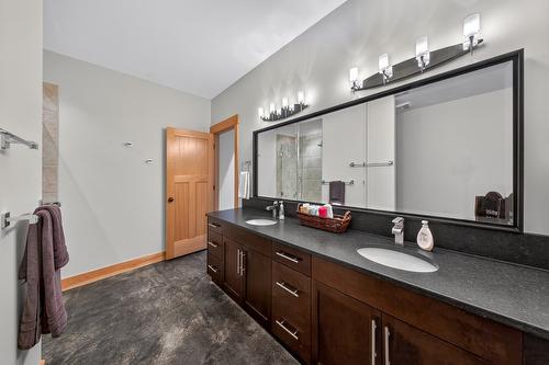 2557 Ledgerock Ridge, Invermere, BC - Indoor Photo Showing Bathroom