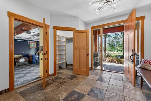 2557 Ledgerock Ridge, Invermere, BC - Indoor Photo Showing Other Room
