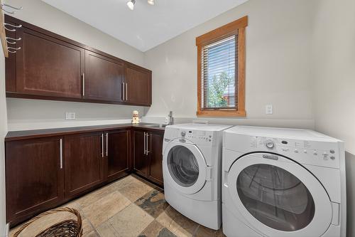 2557 Ledgerock Ridge, Invermere, BC - Indoor Photo Showing Laundry Room