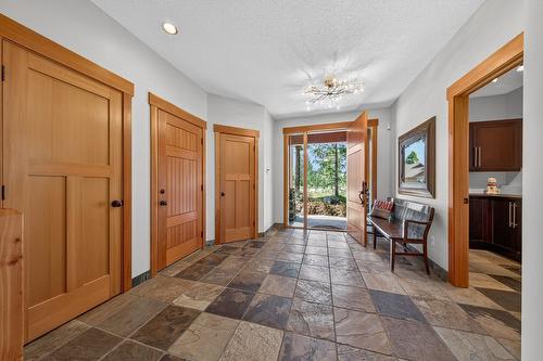 2557 Ledgerock Ridge, Invermere, BC - Indoor Photo Showing Other Room
