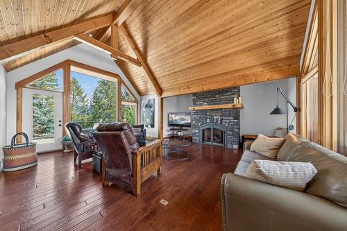 2557 Ledgerock Ridge, Invermere, BC - Indoor Photo Showing Living Room With Fireplace
