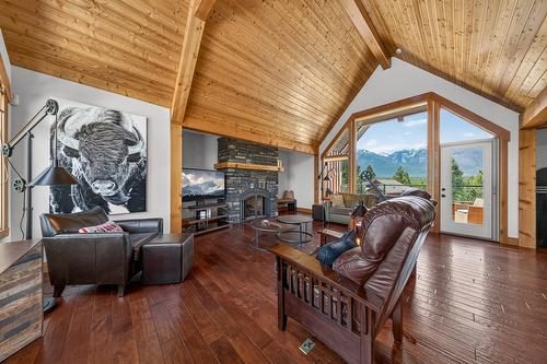 2557 Ledgerock Ridge, Invermere, BC - Indoor Photo Showing Living Room With Fireplace
