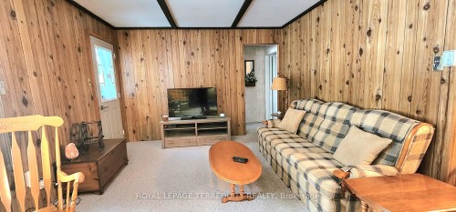 117 Clifford Drive, Kawartha Lakes, ON - Indoor Photo Showing Living Room
