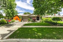 24 LADORE DRIVE  Brampton, ON L6Y 1V5