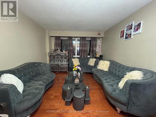 3341 Morning Star Drive, Mississauga, ON - Indoor Photo Showing Living Room