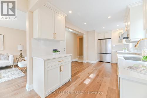 4 Lawnview Court, Brampton, ON - Indoor Photo Showing Kitchen