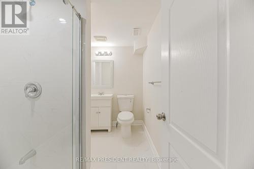 4 Lawnview Court, Brampton, ON - Indoor Photo Showing Bathroom