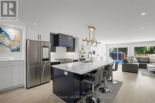 182 Parkview Hill Crescent, Toronto, ON - Indoor Photo Showing Kitchen With Upgraded Kitchen