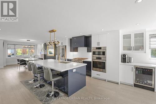 182 Parkview Hill Crescent, Toronto, ON - Indoor Photo Showing Kitchen