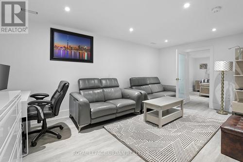 182 Parkview Hill Crescent, Toronto, ON - Indoor