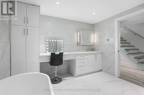 182 Parkview Hill Crescent, Toronto, ON - Indoor Photo Showing Bathroom