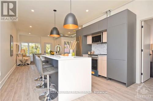2 - 368 Chapel Street, Ottawa, ON - Indoor Photo Showing Kitchen With Upgraded Kitchen