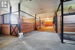 Stables with 7 stalls - 