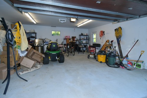Grange - 357 Rg St-Joseph, Saint-Ignace-De-Loyola, QC - Indoor Photo Showing Garage
