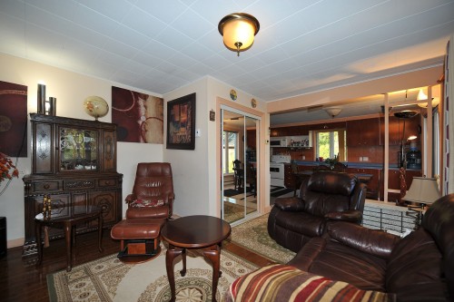 Salon - 357 Rg St-Joseph, Saint-Ignace-De-Loyola, QC - Indoor Photo Showing Other Room