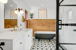 Salle de bains attenante à la CCP - 