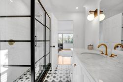 Salle de bains attenante à la CCP - 