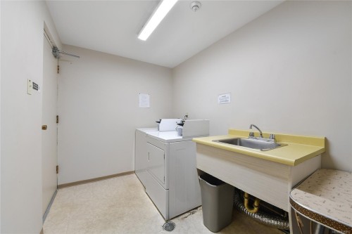 611-1745 Leighton Rd, Victoria, BC - Indoor Photo Showing Laundry Room