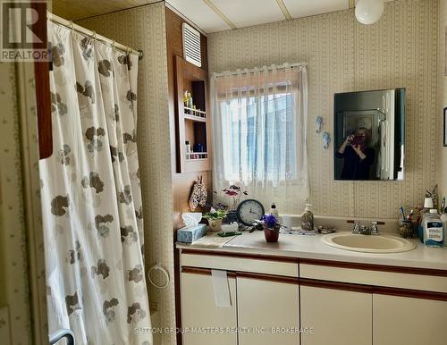 9 Maple Drive, Greater Napanee (Greater Napanee), ON - Indoor Photo Showing Bathroom