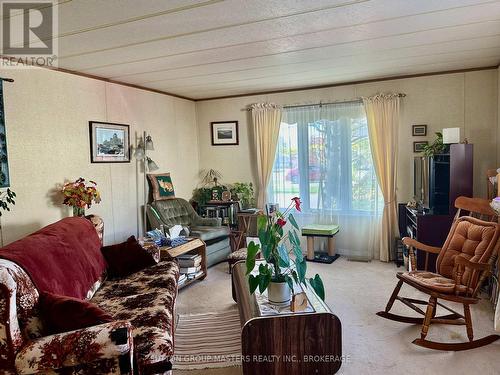 9 Maple Drive, Greater Napanee (Greater Napanee), ON - Indoor Photo Showing Living Room