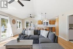 Approx 10ft vaulted ceiling with ceiling fans - 