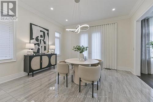 17 Red Giant Street, Richmond Hill, ON - Indoor Photo Showing Dining Room